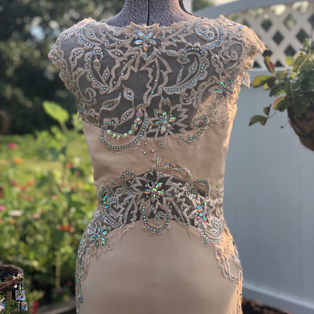 Cream formal dress with iridescent crystals - Picture 4 of 7